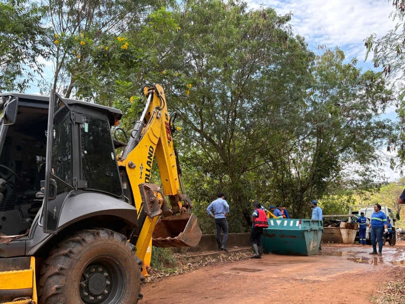 Saev Ambiental retira mais de 15 toneladas de lixo de Córrego no São Cosme e instala câmeras para fiscalizar descarte