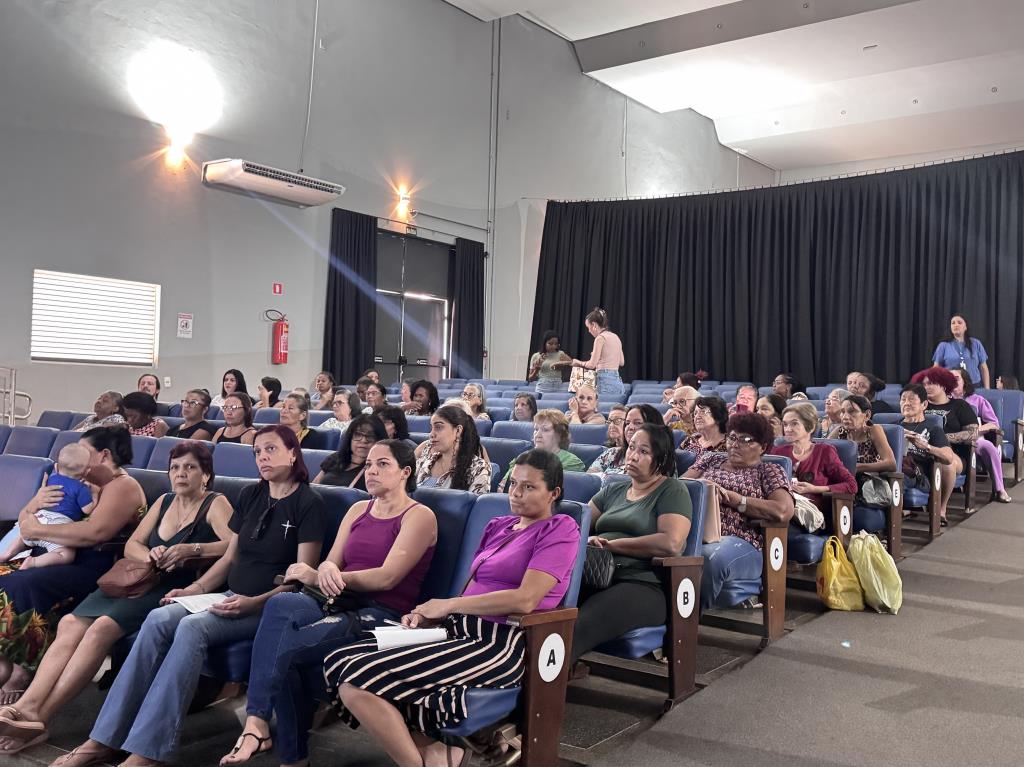 Agosto Lilás: CRAS de Jales promove Cine Debate sobre relações familiares e prevenção à violência contra a mulher