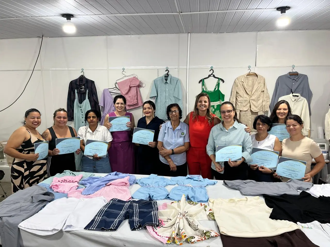 Fundo Social encerra turmas do curso de Corte e Costura com entrega de certificados