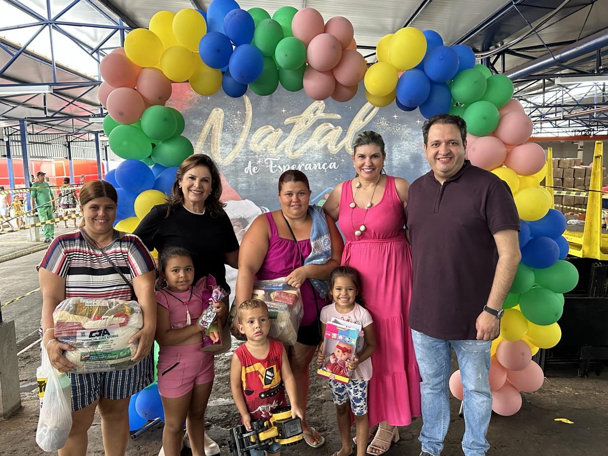 Fundo Social de Solidariedade entrega 1.200 cestas de Natal, panetones, refrigerantes e brinquedos para as famílias carentes de Jales