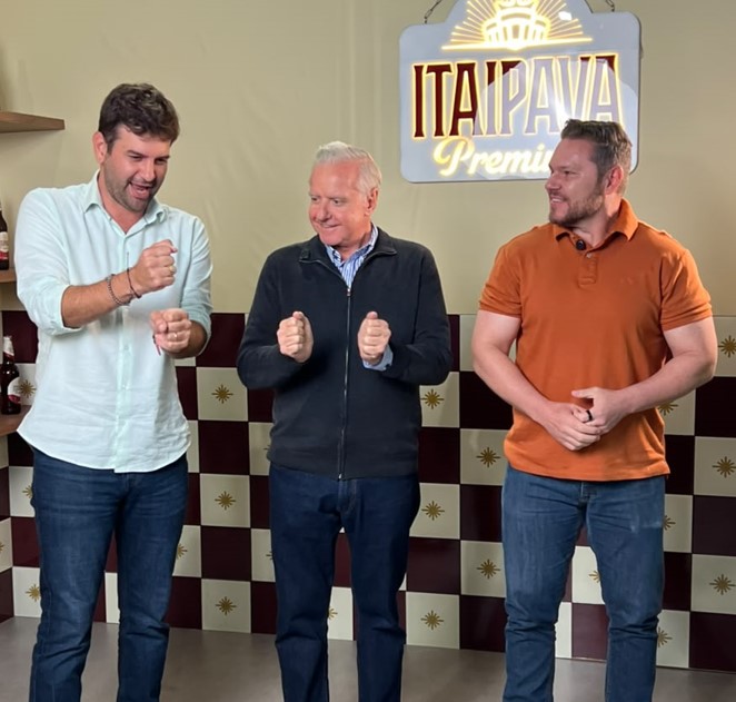 Otávio Gomes visita Grupo Petrópolis, em Boituva