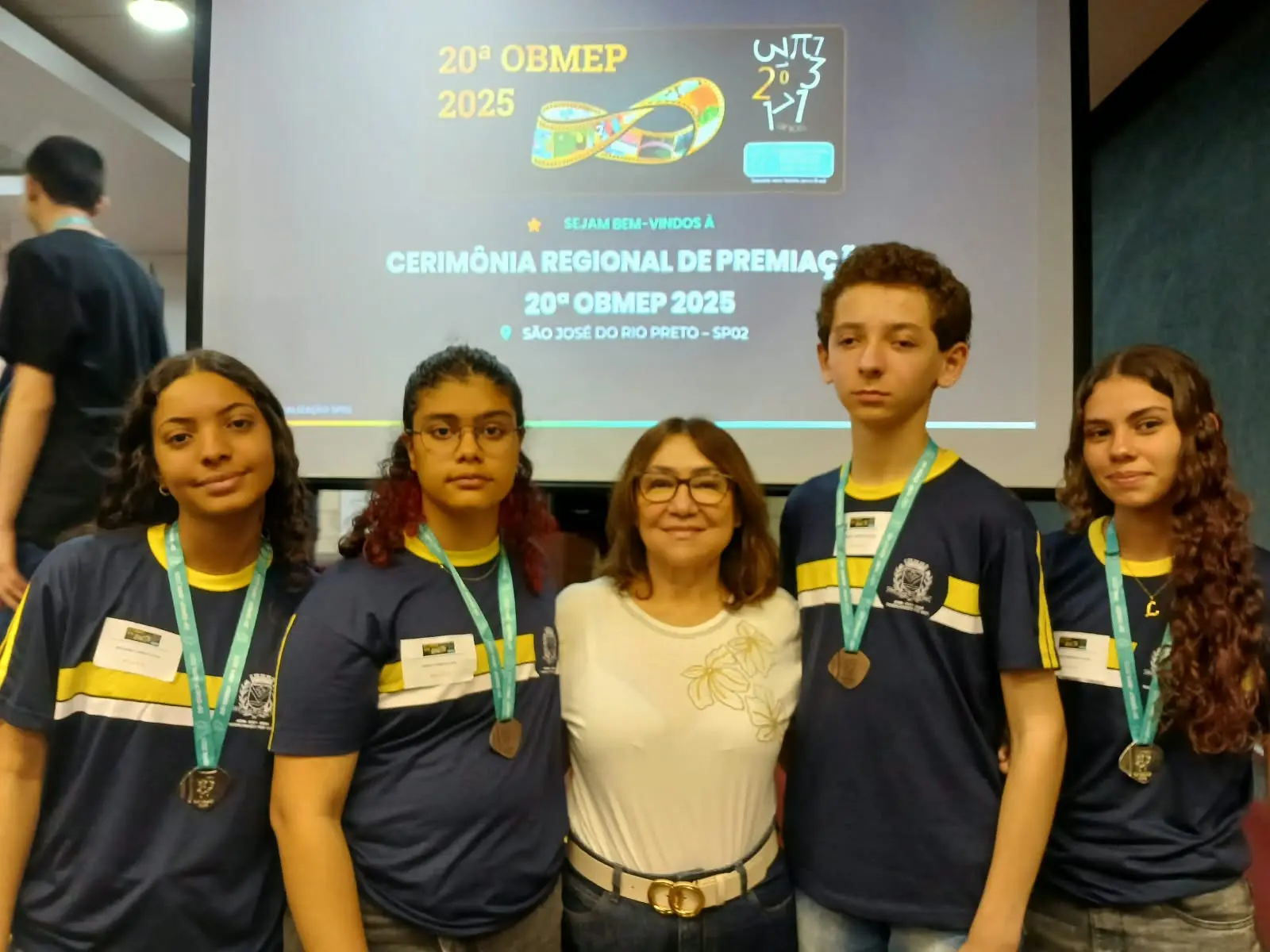 Alunos da rede municipal de Santa Fé do Sul recebem medalhas da OBMEP em cerimônia na Unesp
