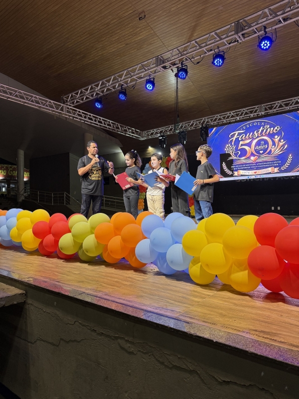 Escola Faustino Pedroso celebra 50 anos de história com noite de homenagens e apresentações