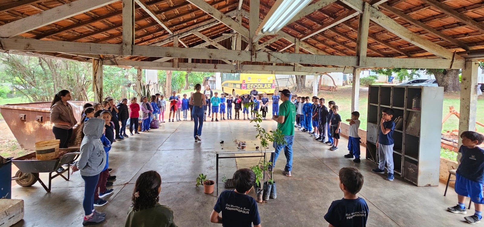 320 alunos participam de ações pelo Dia da Árvore