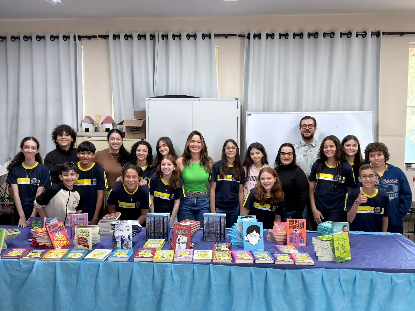 Escola Prof.ª Rosimares Camargo Benitez amplia acervo com novos livros para o Clube de Leitura