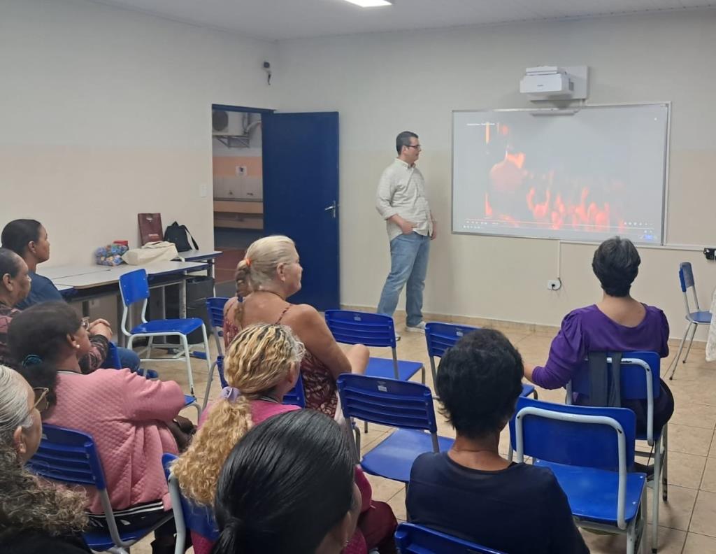 Educação de jovens e adultos ganha palestra sobre novas oportunidades