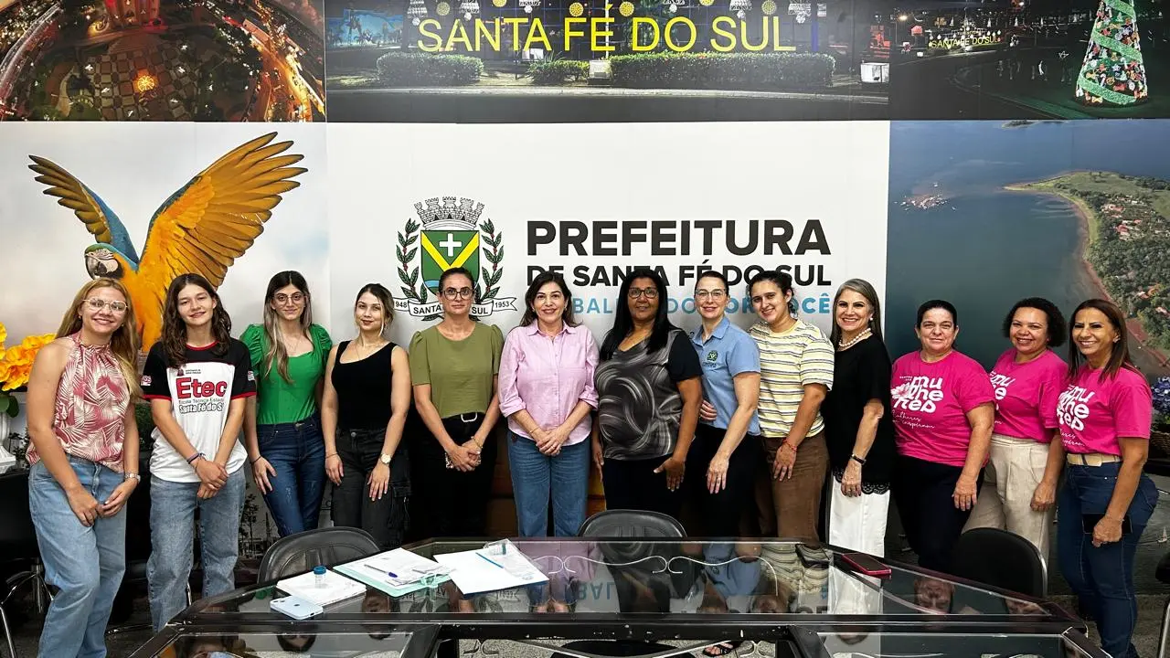 Outubro Rosa: Secretaria de Saúde promove orientação sobre prevenção do câncer do colo do útero