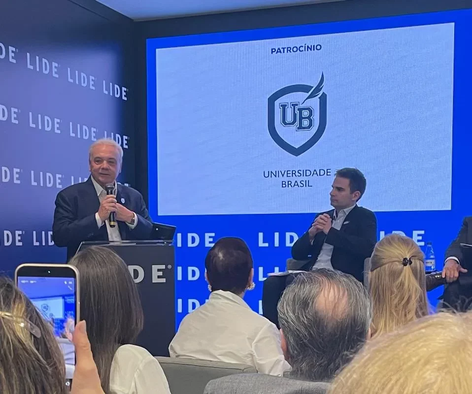 Universidade Brasil debate o futuro da medicina e inovação científica em seminário com lideranças