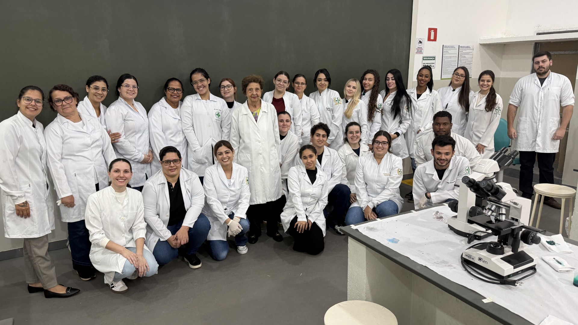 Minicurso apresenta aos alunos de Biomedicina atuação na área de patologia hospitalar