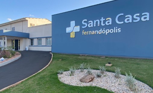 Santa Casa de Fernandópolis amplia atendimento em Ortopedia com especialista em cirurgia da coluna