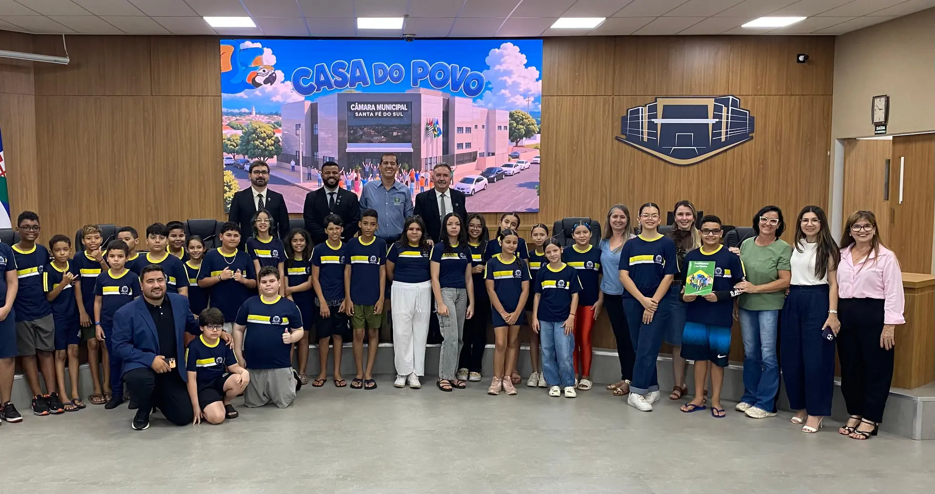 Prefeito Evandro Mura acompanha visita de alunos da rede municipal à Câmara de Santa Fé do Sul pelo projeto “Cidadania Começa Aqui”