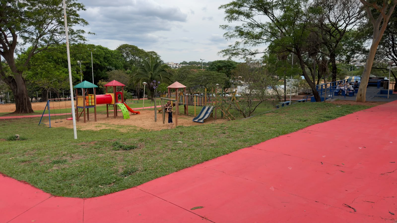 Prefeitura melhora infraestrutura da Praça João Pedro, a “Praça da UPA”