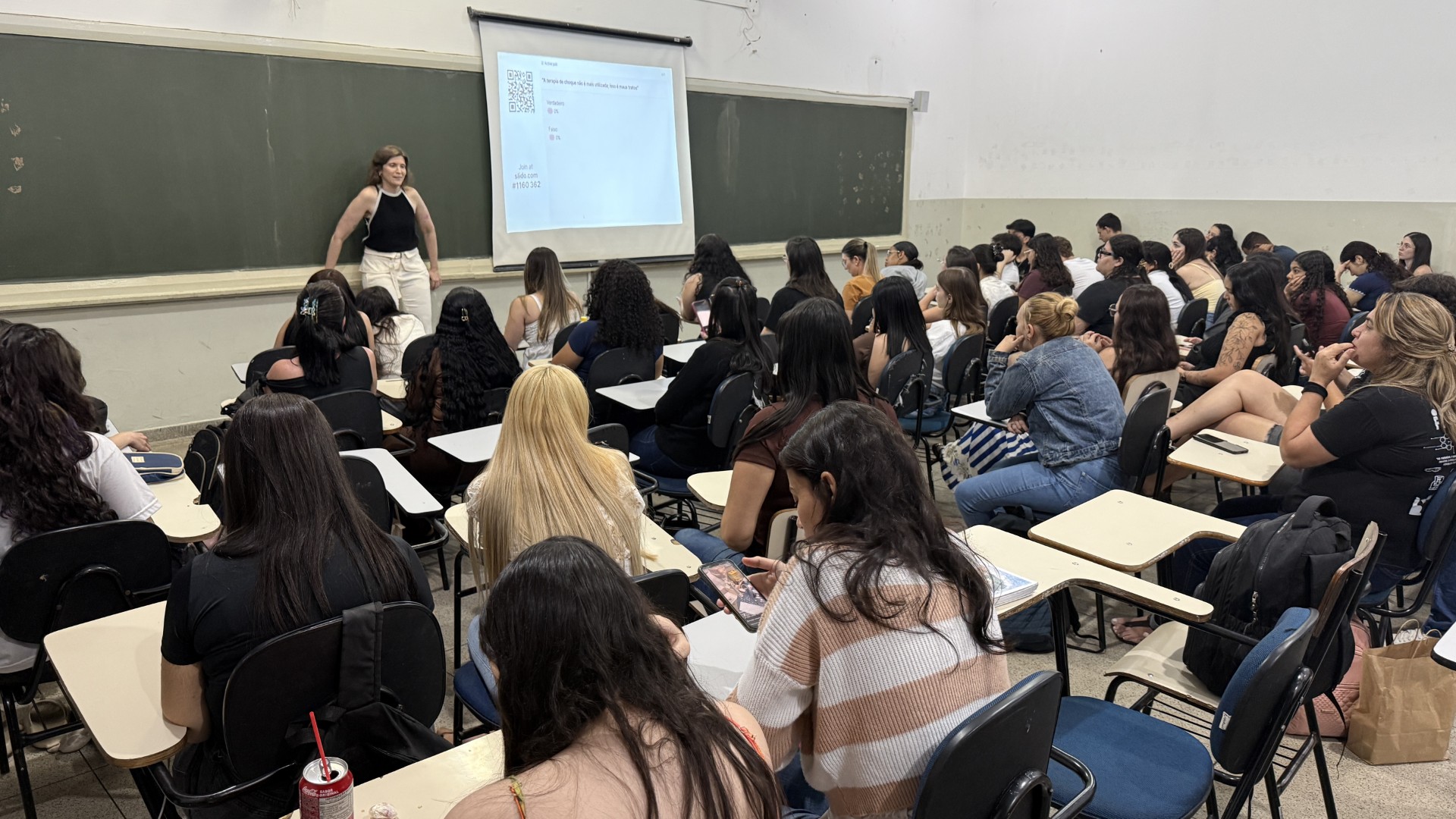 Palestra sobre saúde mental reúne alunos de Biomedicina e Farmácia do UNIJALES 