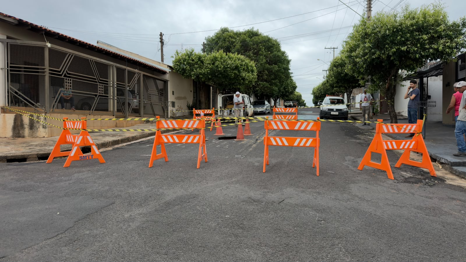 Prefeitura interdita trecho de rua na Cohab Antônio Brandini